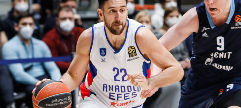 MICIĆ I DRUGOVI PODIGLI PRVI TROFEJ U SEZONI: Efes počistio Fener u Superkupu Turske!