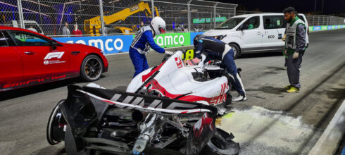 HAOS U MONTE KARLU: Šumaherov bolid pukao na dva dela! Sin legende F1 karavana imao sreće! (FOTO, VIDEO)