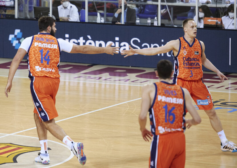 FENER PREOKRETOM DO POBEDE: Valensija poklekla u poslednjoj deonici!