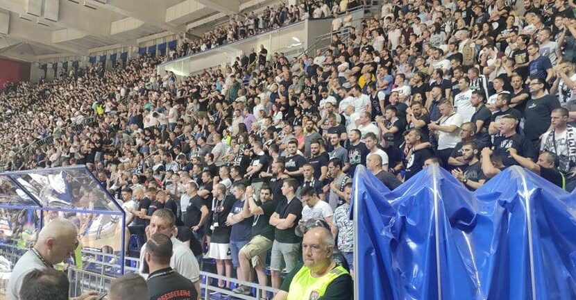 VRUĆE U PIONIRU: Fenomenalna atmosfera pred start majstorice između Partizana i Budućnosti! (VIDEO)