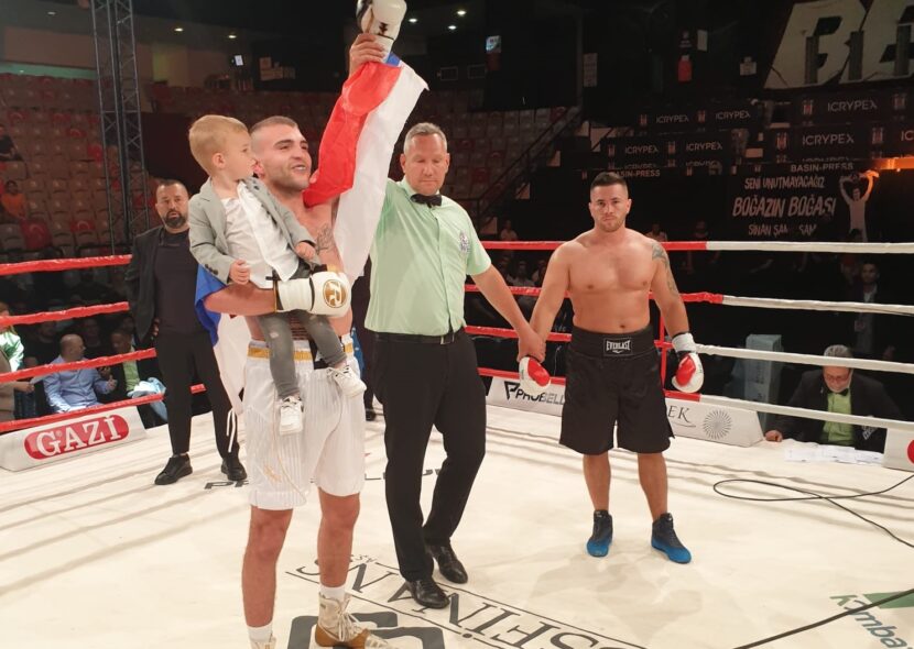 NASTAVLJA SA POBEDAMA: Veljko Ražnatović pokorio Istanbul!