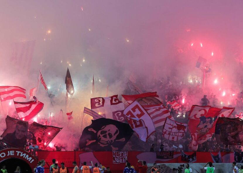 DELIJE U TRANSU: Slavljenička atmosfera na Marakani, bakljada i pesme (FOTO)