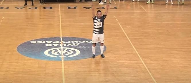 ČISTA EMOCIJA: Igra je stala kako bi se on oprostio - broj osam se sa suzama u očima odjavljuje posle 17 godina! (VIDEO)