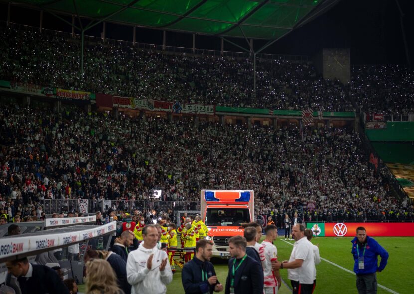 VEROVALI ILI NE: Trka za lopovom, previše igrica, ujed pauka, karta u oko... Ovo su najbizarnije povrede u svetu sporta!