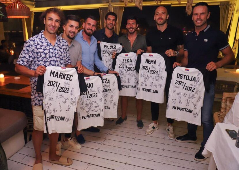 CRNO-BELA FAMILIJA: Emotivan rastanak Partizana i sedmorice fudbalera! (FOTO,VIDEO)