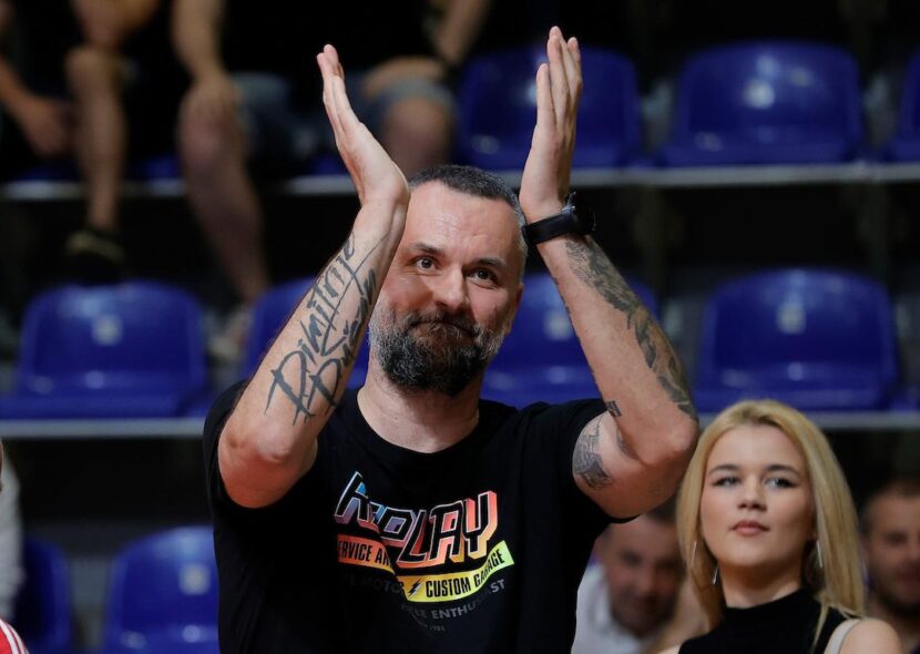 OPŠTA MOBILIZACIJA U PIONIRU: Delije pozdravile bivše igrače Zvezde (VIDEO)