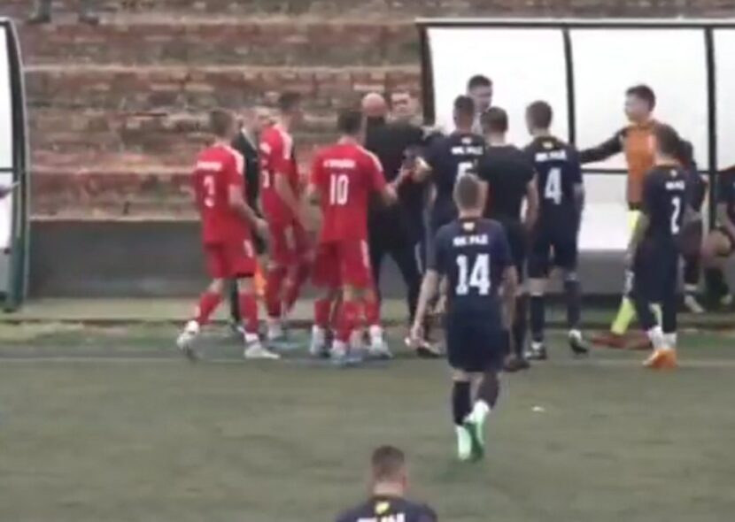 'OVO NEMA NI U AFRIČKIM ZEMLJAMA': Vređanje, teške reči i sukob na ivici tuče na utakmici kadeta Brodarca i Rada! (VIDEO)