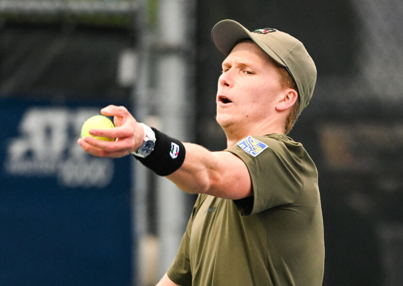 "RECI DA SI AMERIKANAC BEZ DA KAŽEŠ DA SI AMERIKANAC": Teniser tražio BURGER usred meča i postao hit na internetu! (VIDEO)