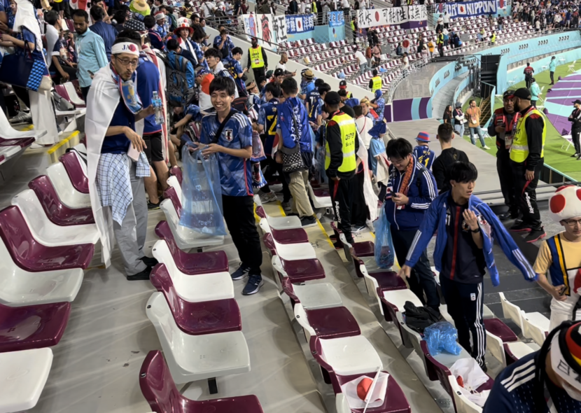 NE, NIJE MIT: Šta rade Japanci nakon najveće pobede u istoriji? Pa čiste stadion! (FOTO, VIDEO)