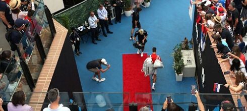 Pre godinu dana – sramota, a sada – naklon kralju (VIDEO, FOTO)