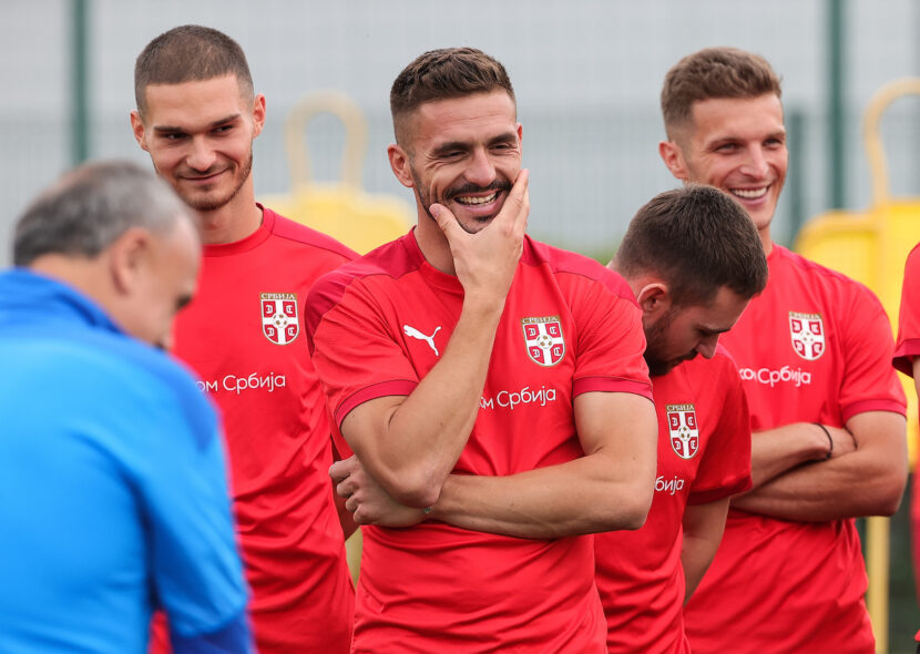 Oglasio se reprezentativac Srbije: "Nema boljeg rešenja od Vidića"