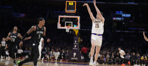 NBA: Ostin ostavio Lejkerse u trci za plej-of, Milvoki nastavlja da dominira (VIDEO)