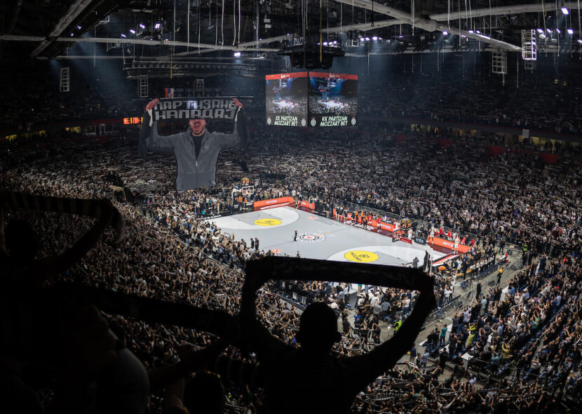 "Grobari" izviždali bivšeg košarkaša Partizana (VIDEO)