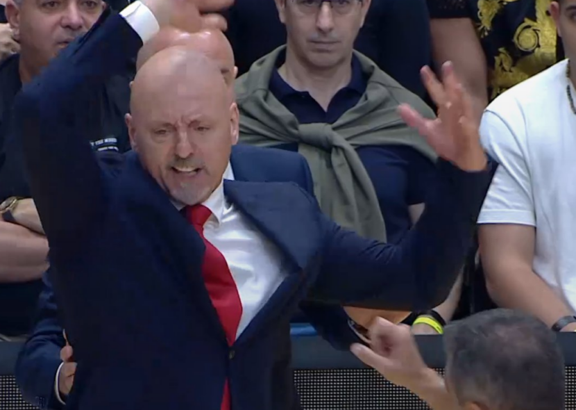 Saša Obradović potpuno pobesneo - sudije izbacile srpskog trenera (VIDEO)