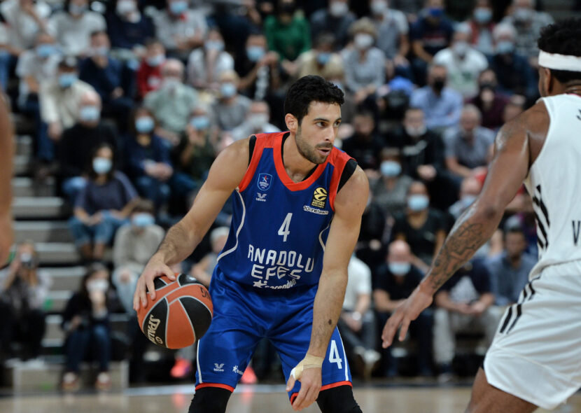 Alimpijević dovodi kapitena Efesa!