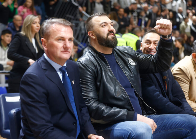 Nikola Peković "preživeo" buru - ostaje uprkos svemu!