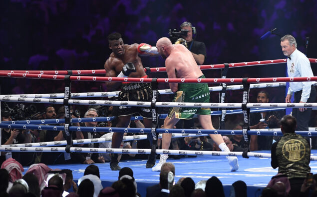 Kralj cigana preživeo Enganuovu levicu: Fjuri iz nokdauna savladao Kamerunca u Rijadu